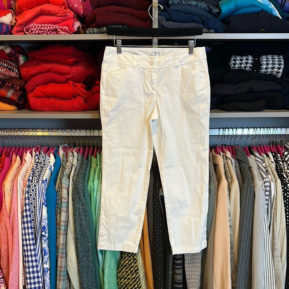 Loft white original cropped 4 pocket button detail pants size 0